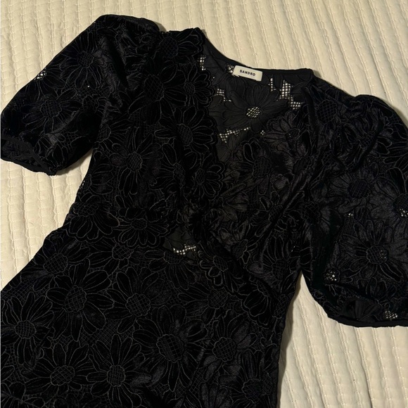 Sandro Ellen Velvet Scallop Maxi Black Noir Floral
Black Dress size 40/10 NWOT - Picture 4 of 16